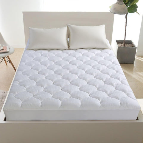 LEISURE TOWN queen mattress with pad for proper scale