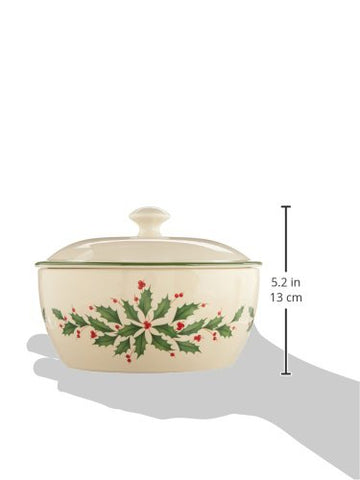 Lenox fitted lid detail showing snug fit and heat retention benefit