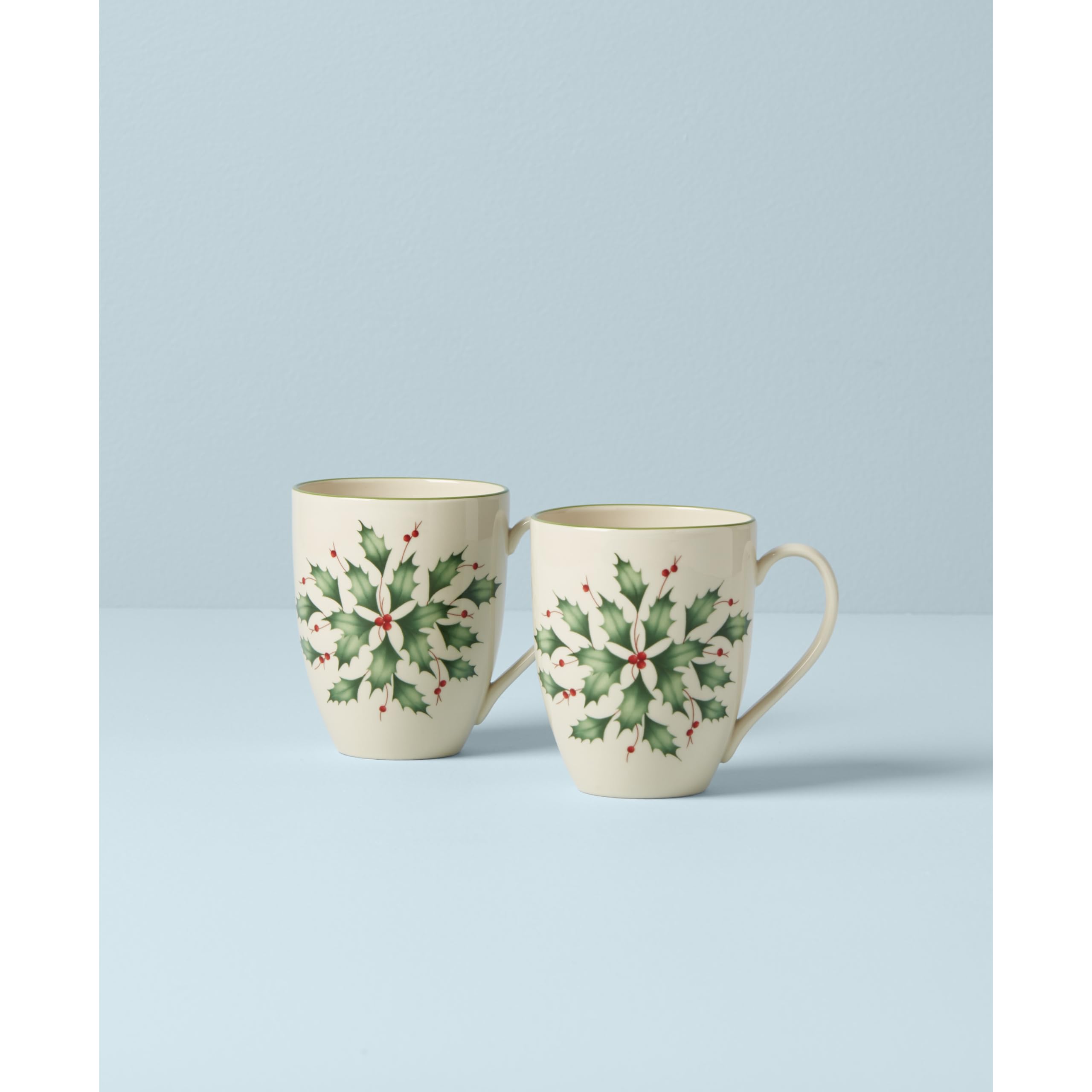 Lenox holly mug close-up of 24-karat gold accent for elegant shine