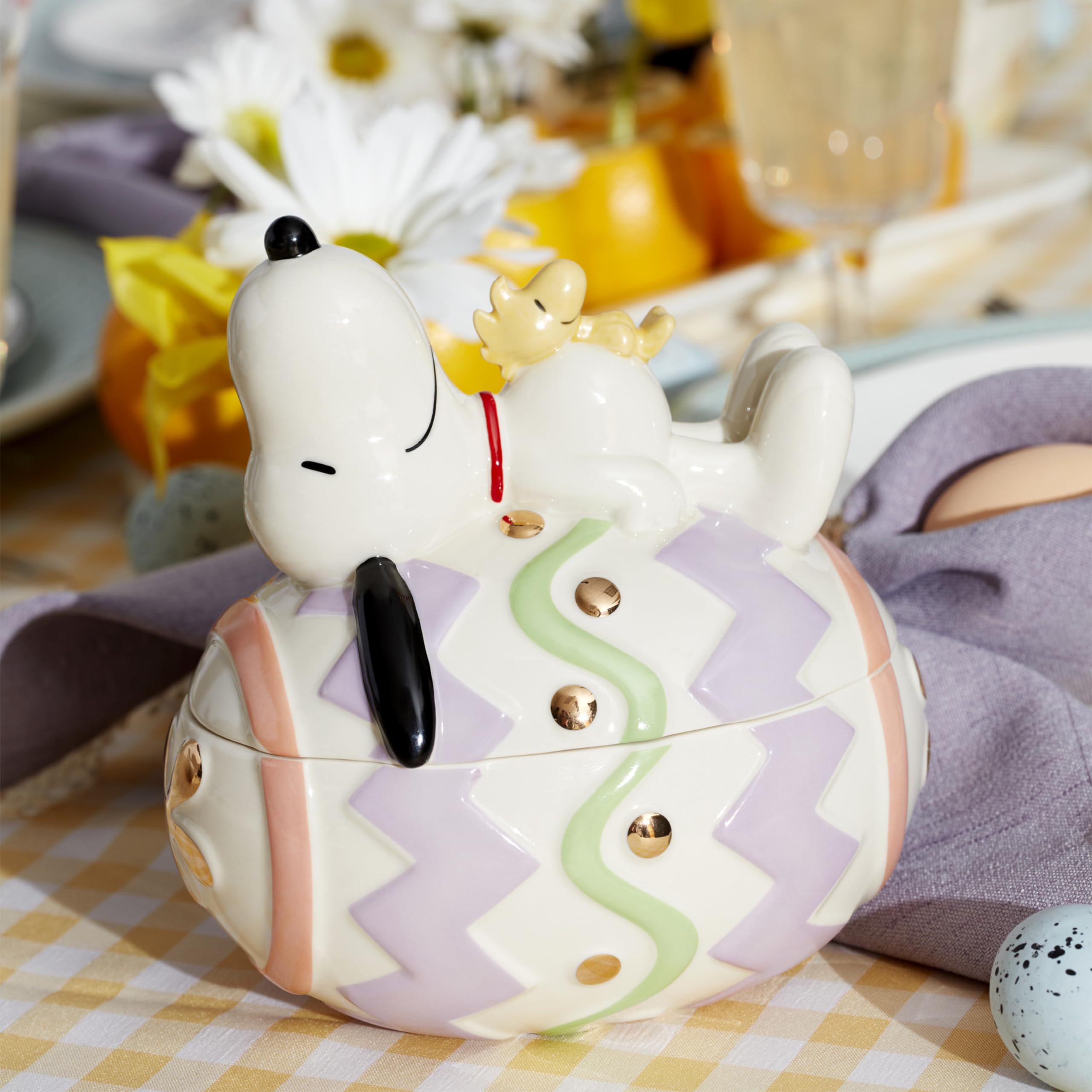 Lenox Snoopy Easter jar close-up of Snoopy and Woodstock artwork emphasizing collectible detail
