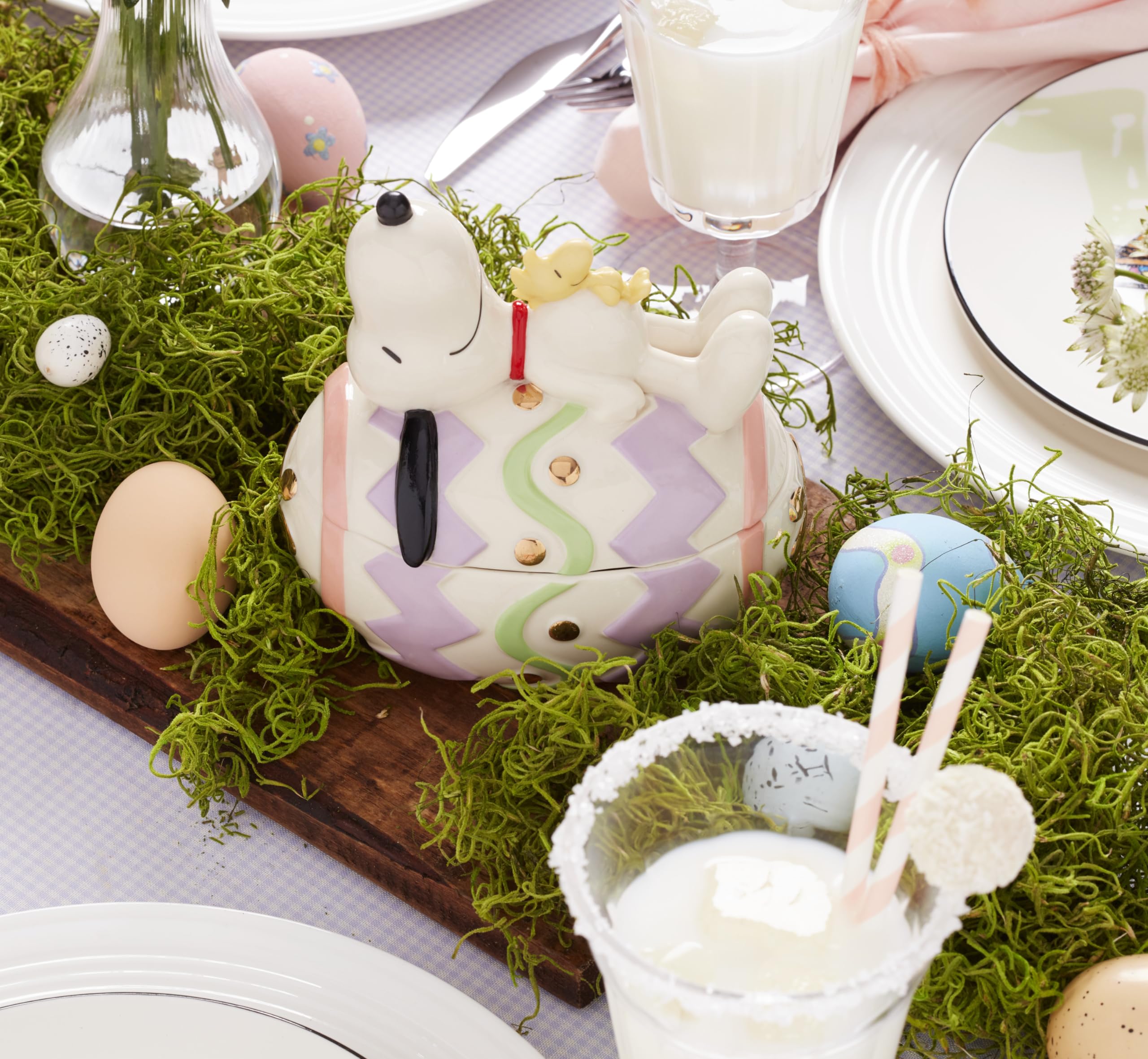 Lenox Snoopy Easter jar glossy finish detail highlighting porcelain quality
