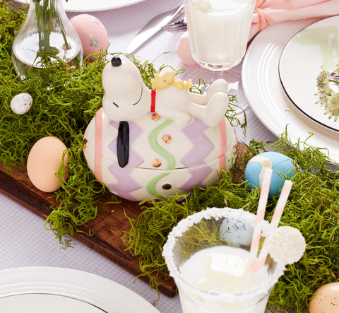 Lenox Snoopy Easter jar glossy finish detail highlighting porcelain quality