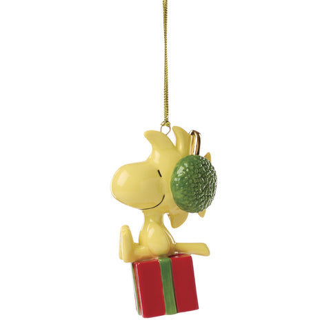 Lenox Woodstock front view showing cheerful yellow porcelain and hanging benefit
