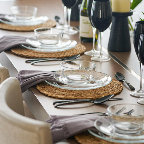 Le'raze bowl interior with soup illustrating depth and easy serving