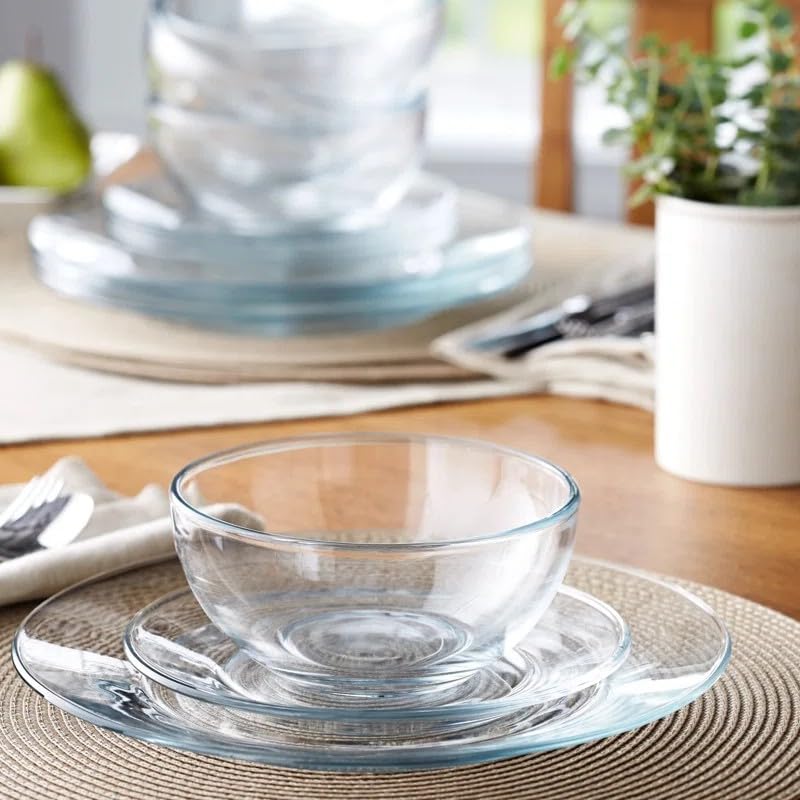 Le'raze dinner plate closeup highlighting lipped edge for spill prevention