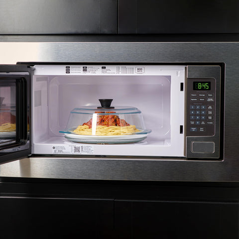 Le'raze in oven scene highlighting 450°F heat-resistant use