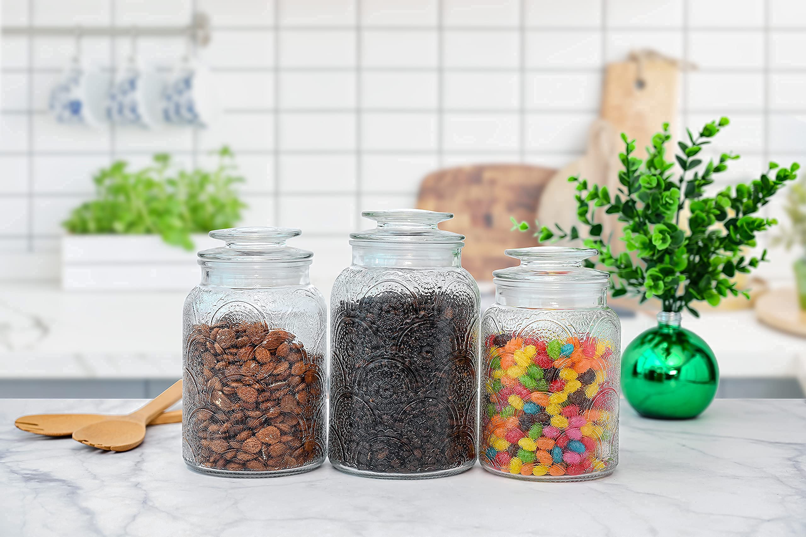 Le'raze canister with cookies demonstrating snack storage benefit
