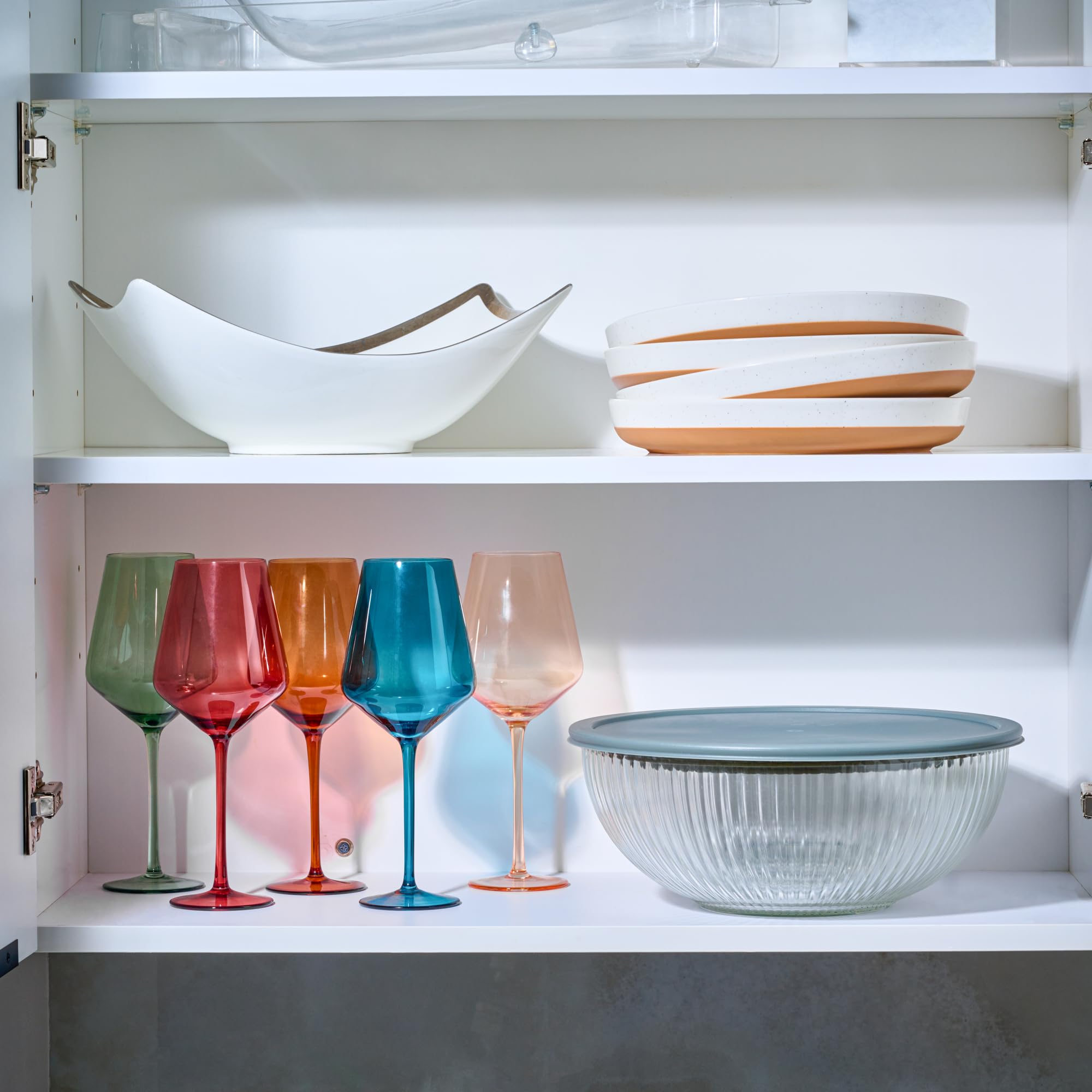 Le'raze bowls inside dishwasher for simple, quick cleanup