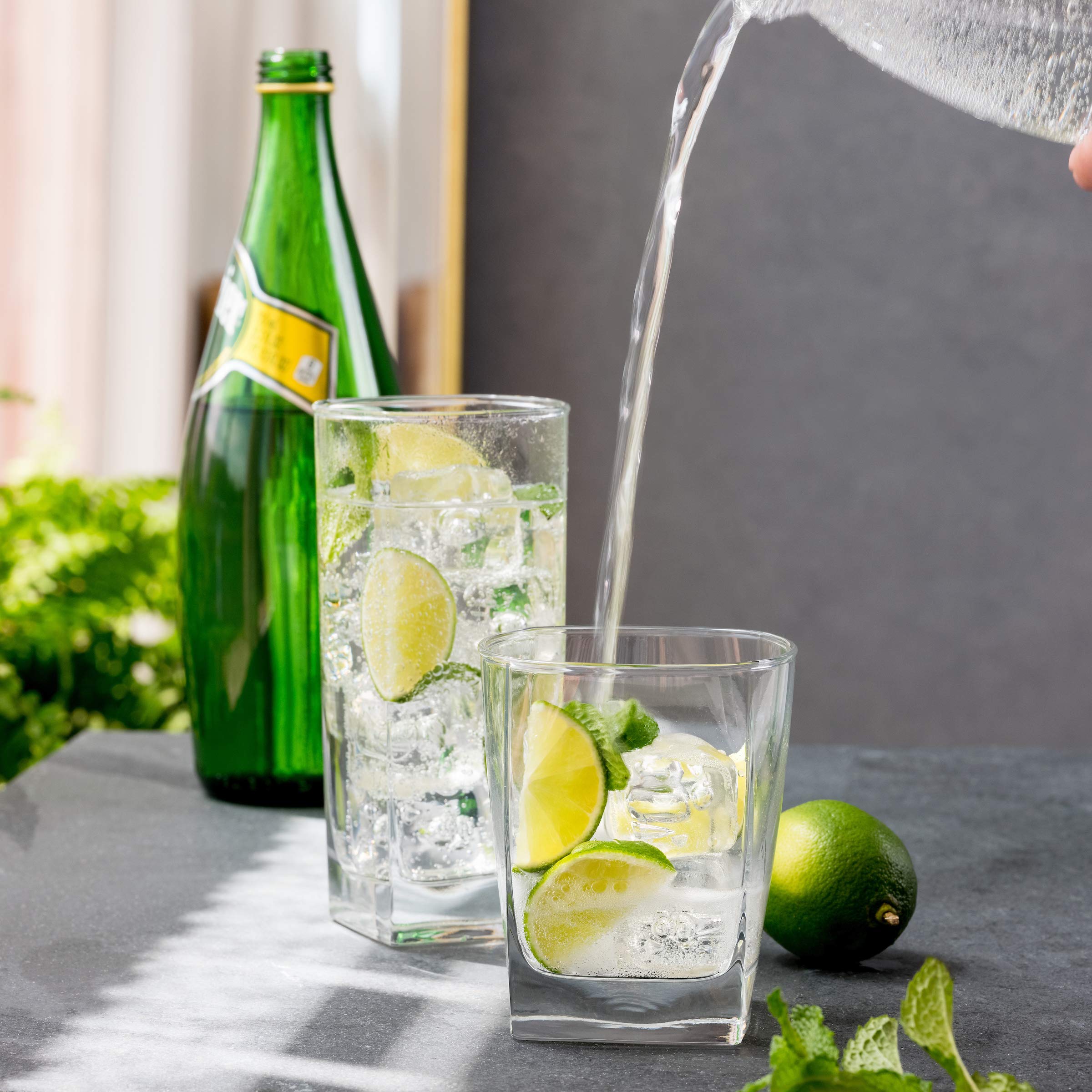 Le'raze tall highball glass close-up highlighting clarity and drink capacity
