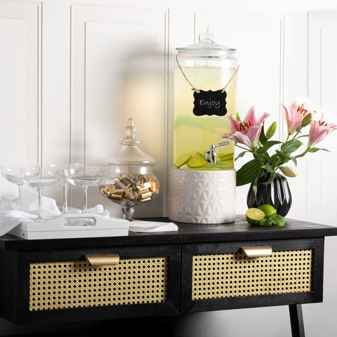 Le'raze in-use at a party pouring punch for guests and simplifying self-serve