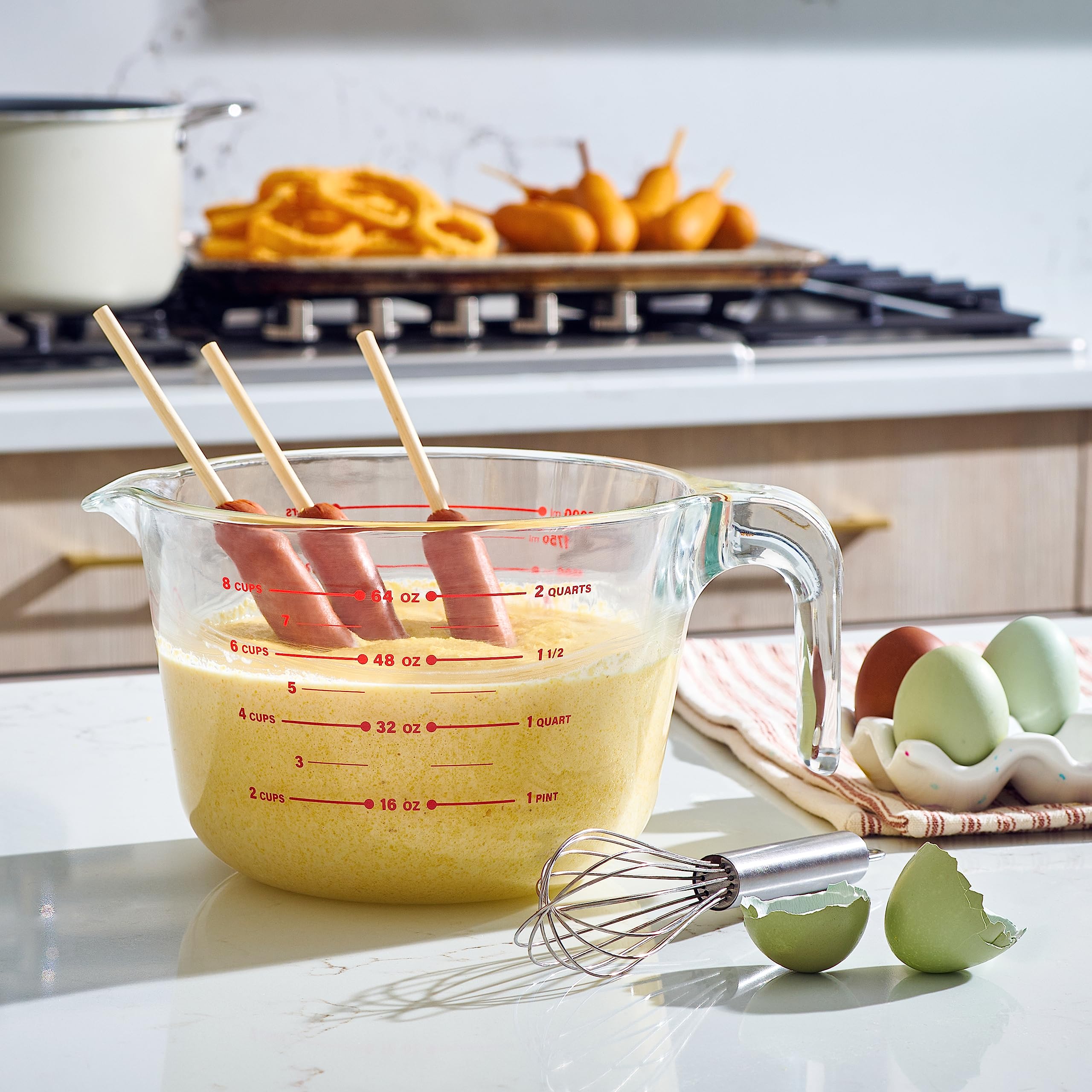 Le'raze in use stirring batter to mix large recipes efficiently