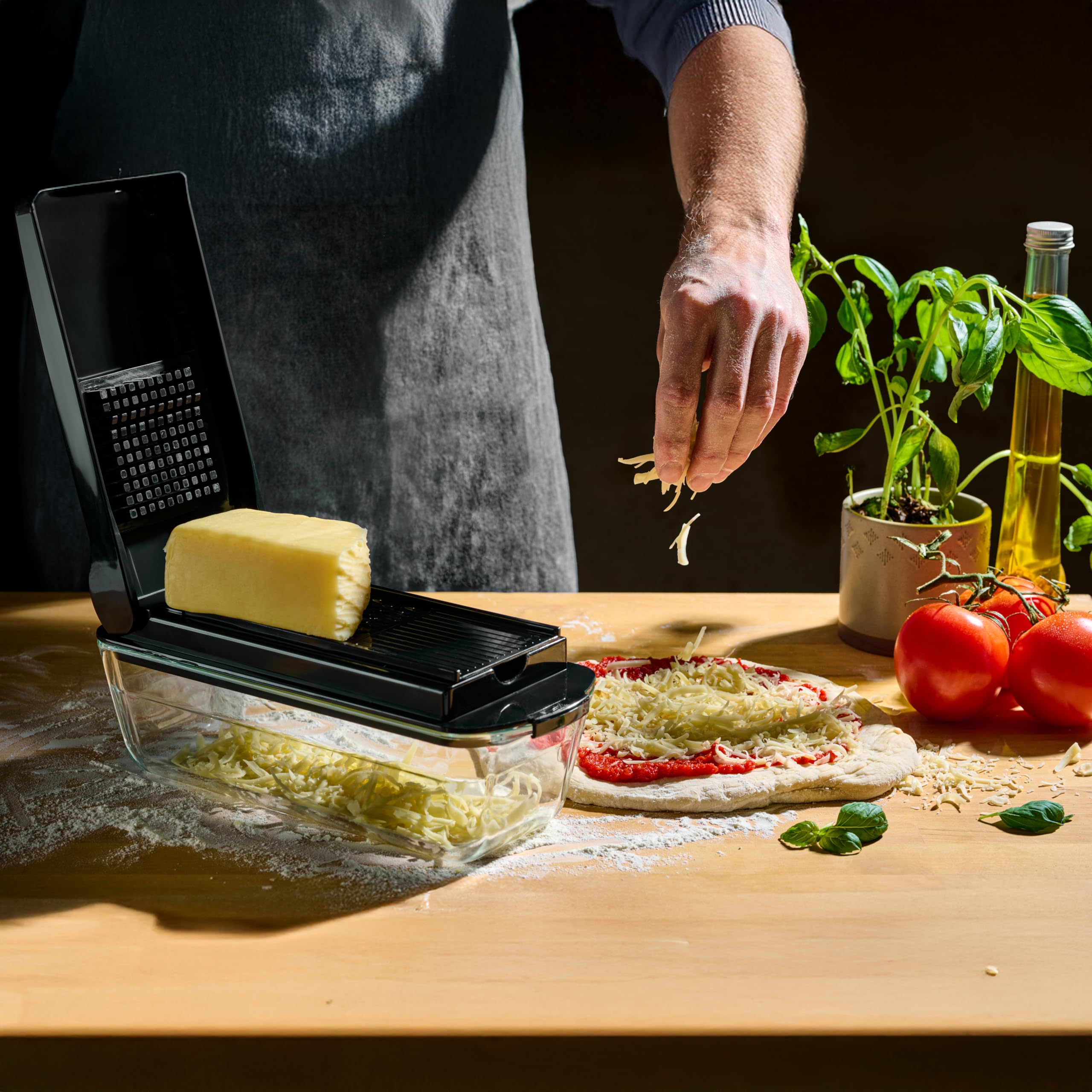 Le'raze mandoline slicing vegetables for consistent thickness