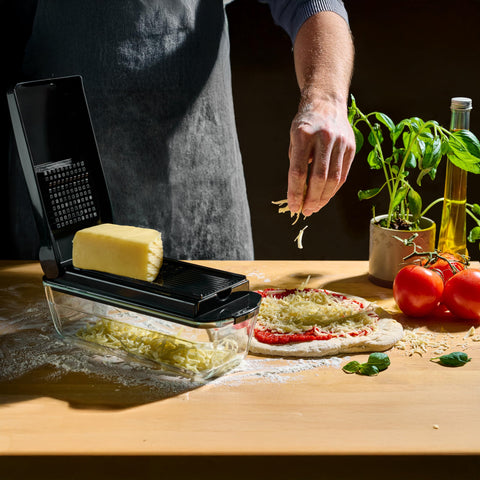 Le'raze mandoline slicing vegetables for consistent thickness