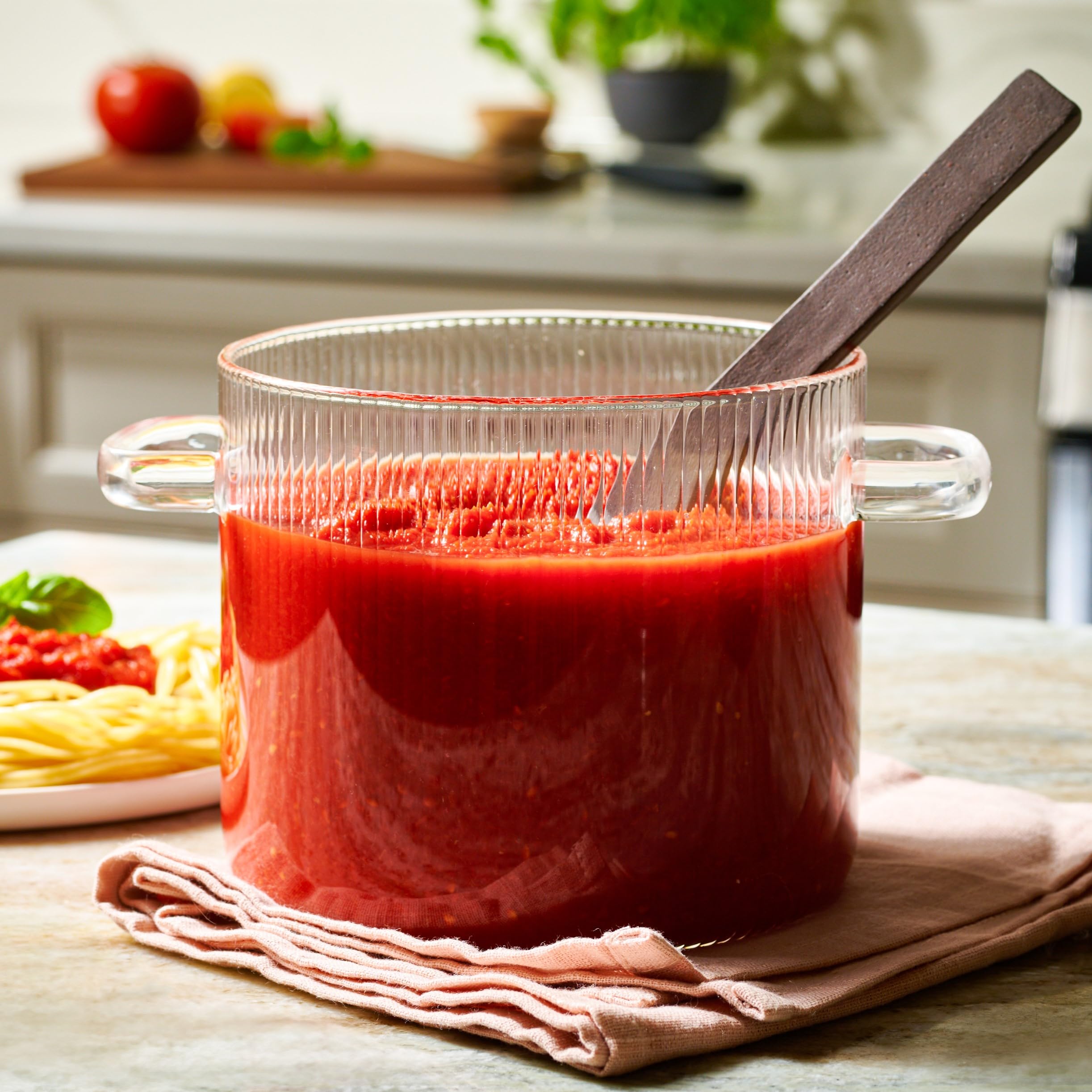 Le'raze ribbed-body close-up highlighting heat distribution and even-cooking benefit