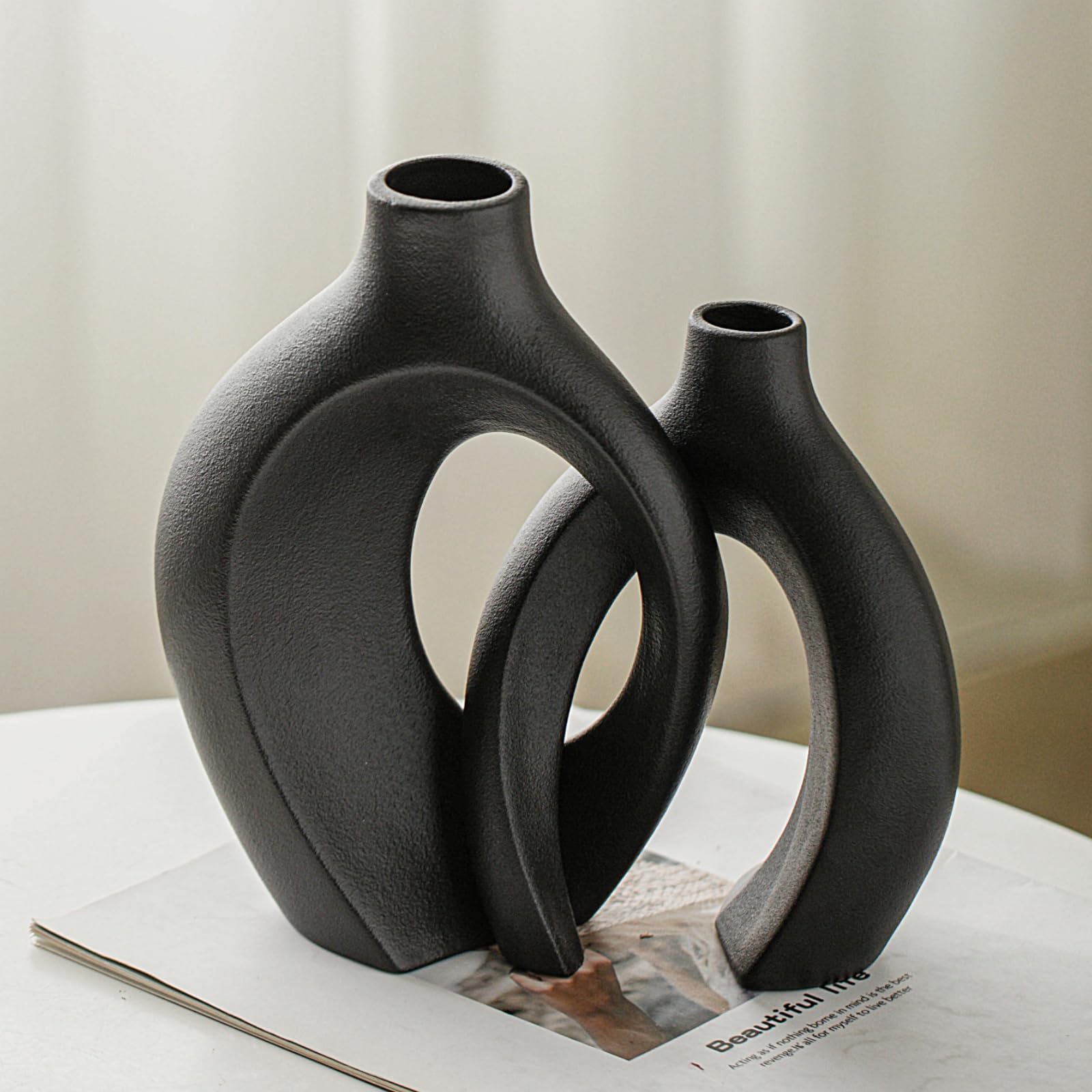 levvohd secure packaging shot showing included two vases and protection