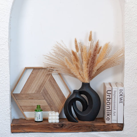 levvohd hand holding vase to show scale and easy tabletop placement