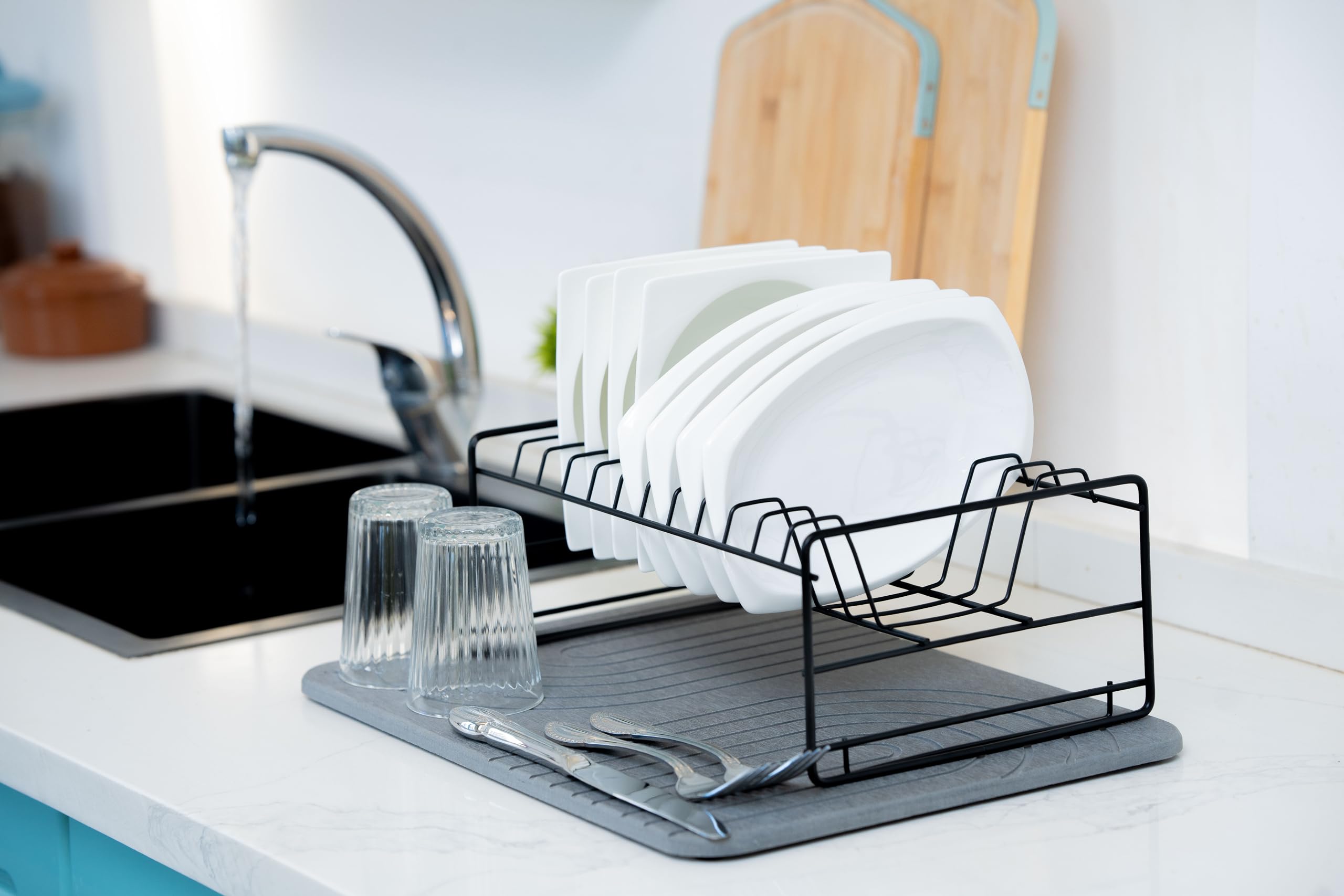 lifsezy heat-resistant pan briefly placed on mat for safe cooling