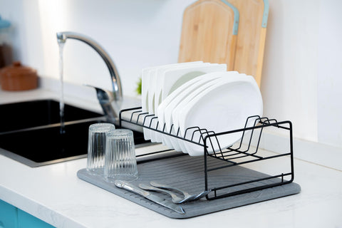 lifsezy heat-resistant pan briefly placed on mat for safe cooling