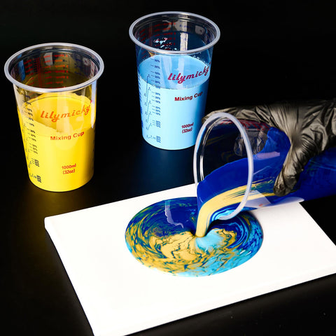 Lilymicky cup held in hand to show 32 oz scale and handling ease