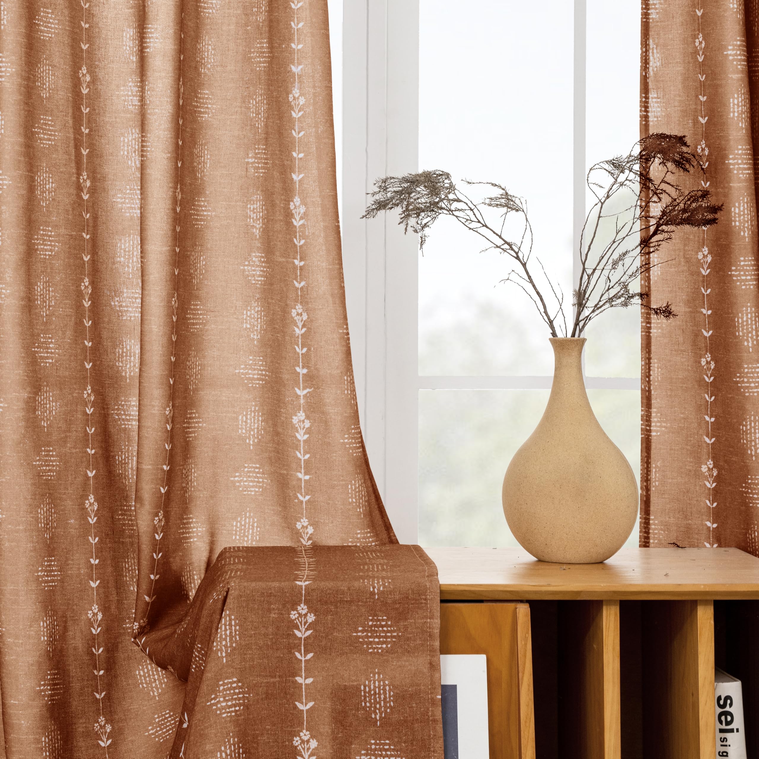 Lino Rosa close-up of woven linen-cotton texture highlighting soft tactile finish