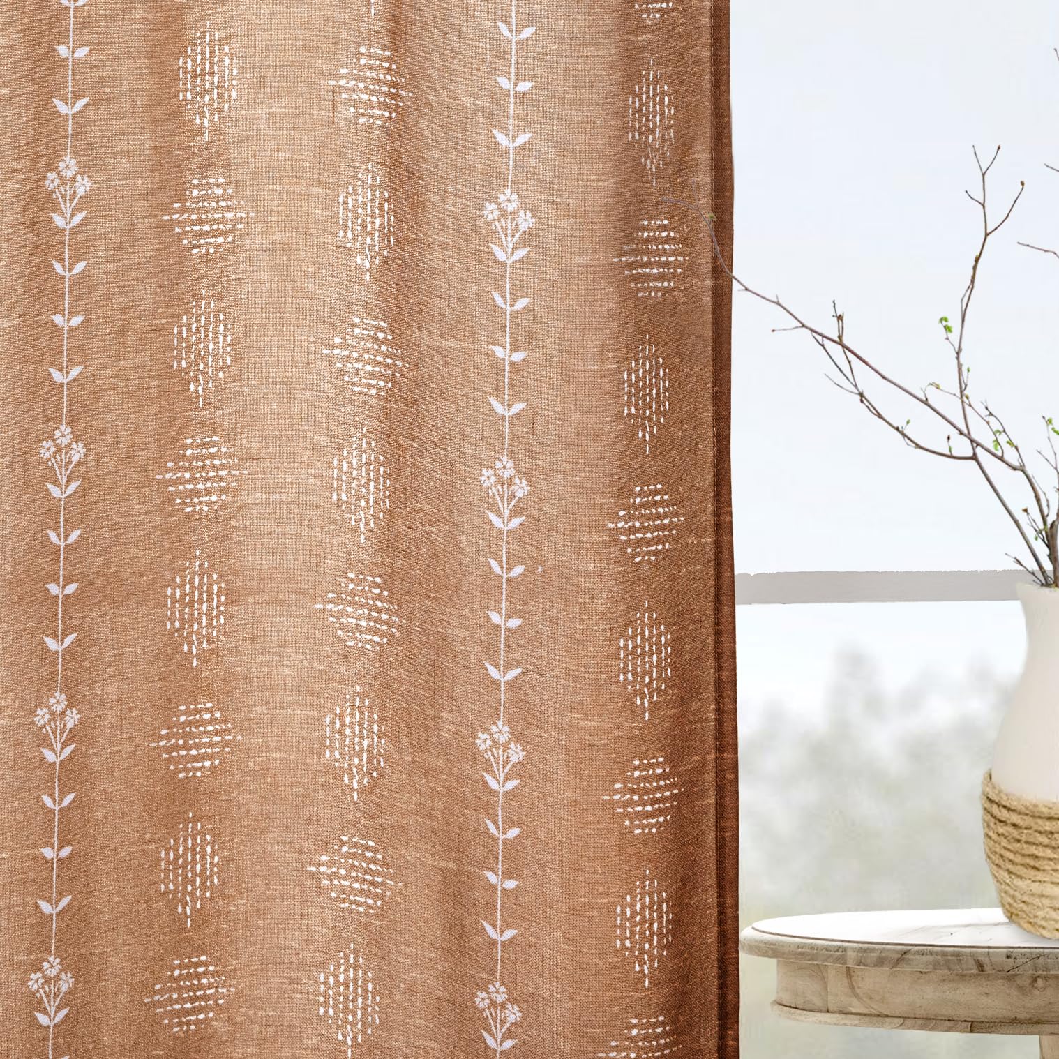 Lino Rosa metal grommet top detail showing easy hanging and durable hardware