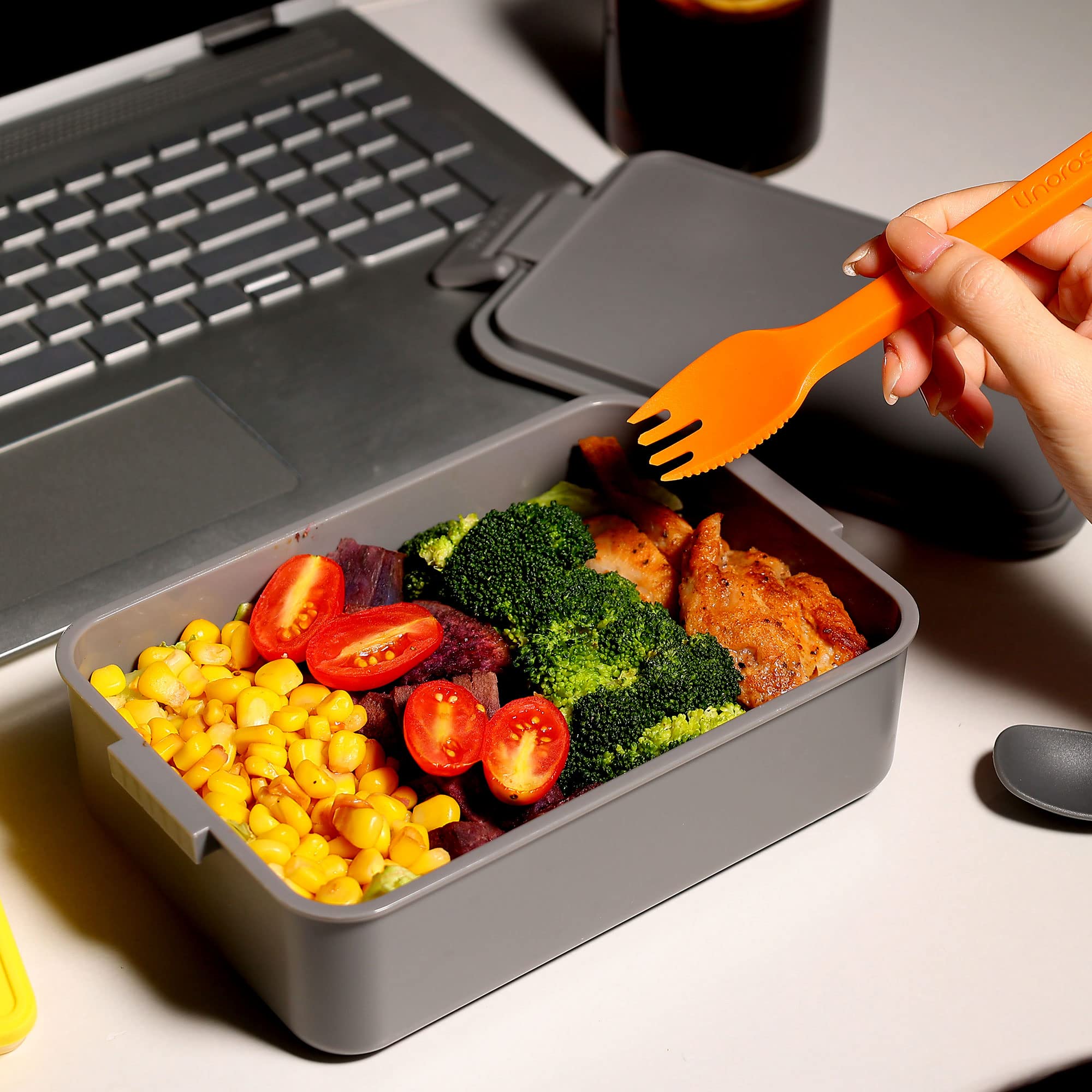 linoroso leakproof sauce cups and snap-in fork and spoon packed for travel