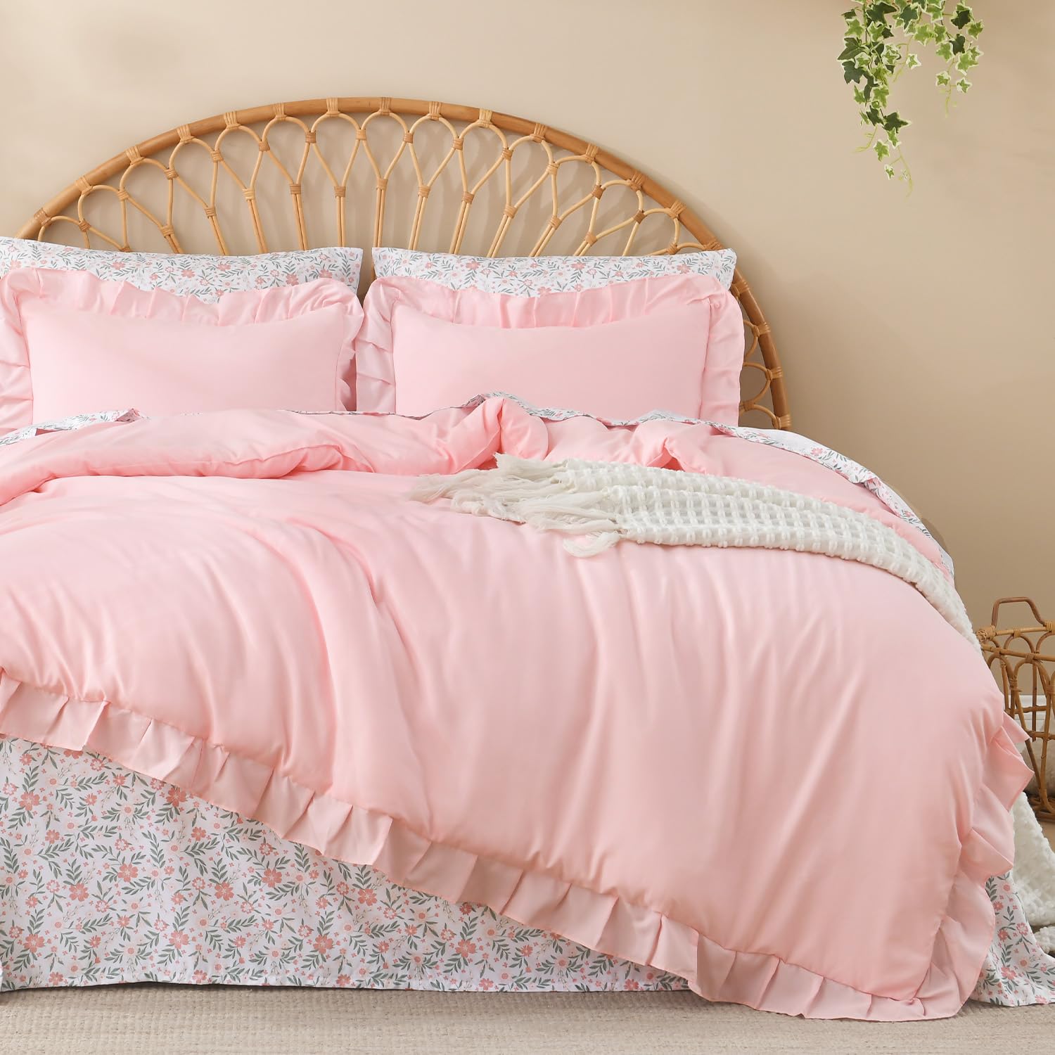 Litanika fitted sheet corner elastic demonstrating secure mattress fit