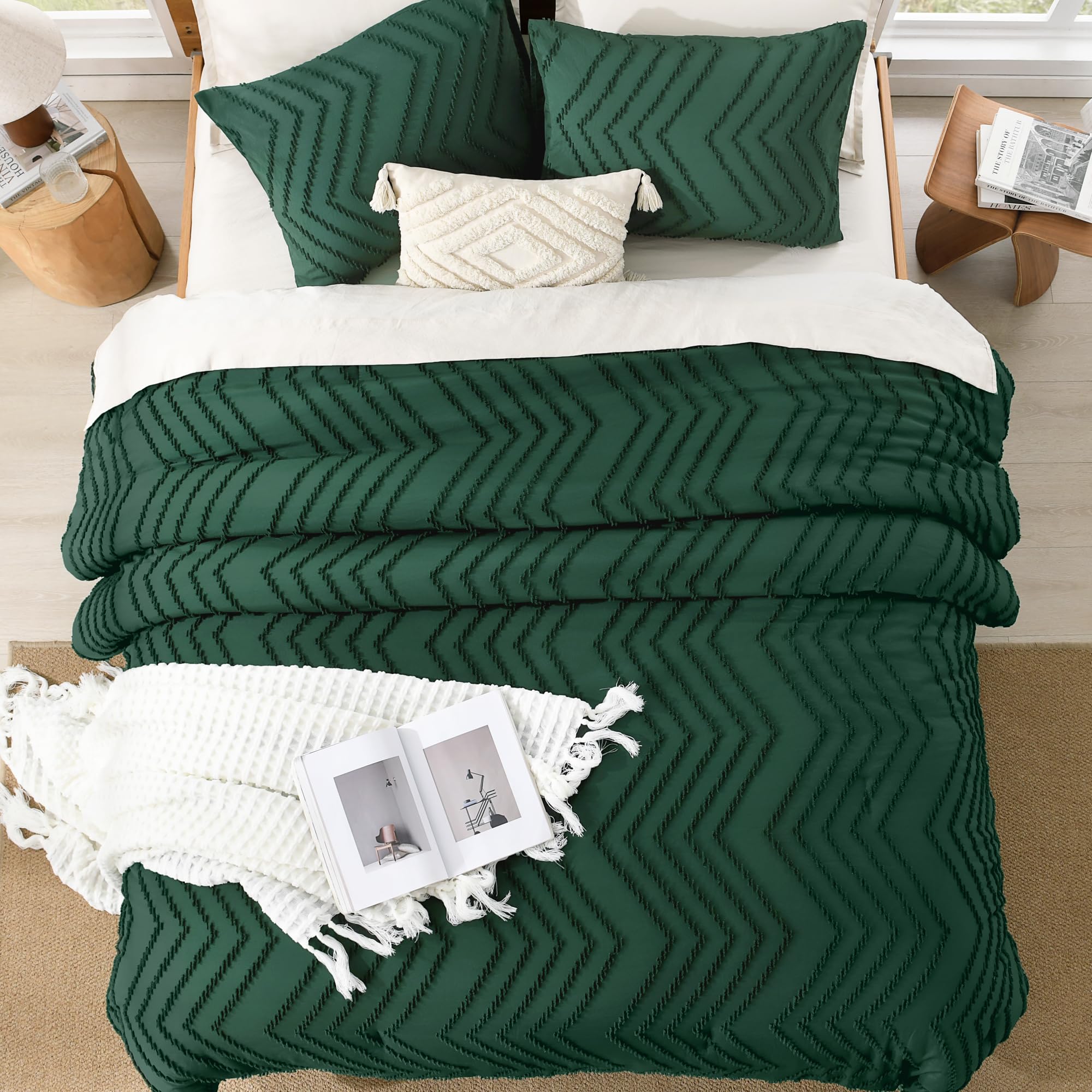 Litanika loft and stitching detail showing even polyester fill for consistent, lump-free warmth