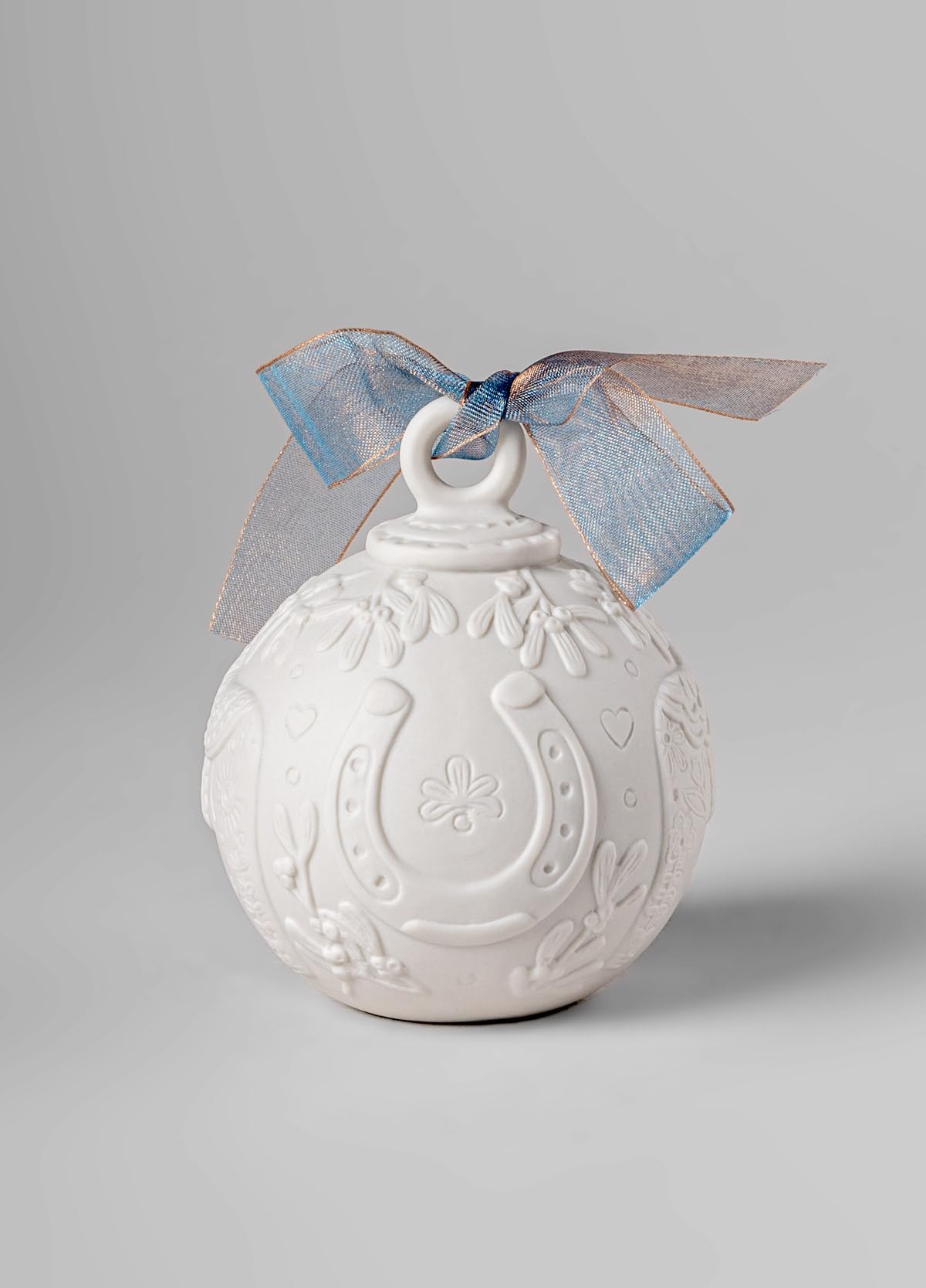 LLADRÓ close-up of matte porcelain finish highlighting texture and refined look