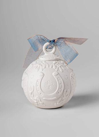 LLADRÓ close-up of matte porcelain finish highlighting texture and refined look