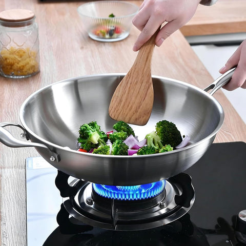 LOLYKITCH flat base shown on induction cooktop for fast even heat