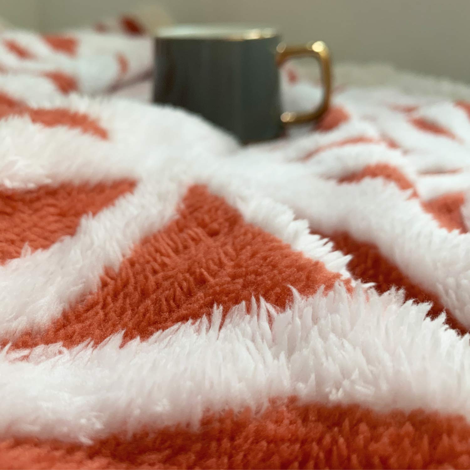 LOMAO blanket edge stitching detail showing durable finish and longevity benefit