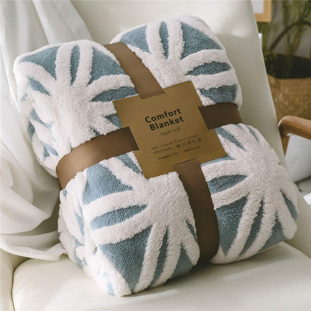LOMAO light-blue throw front view showing soft microfleece for cozy comfort