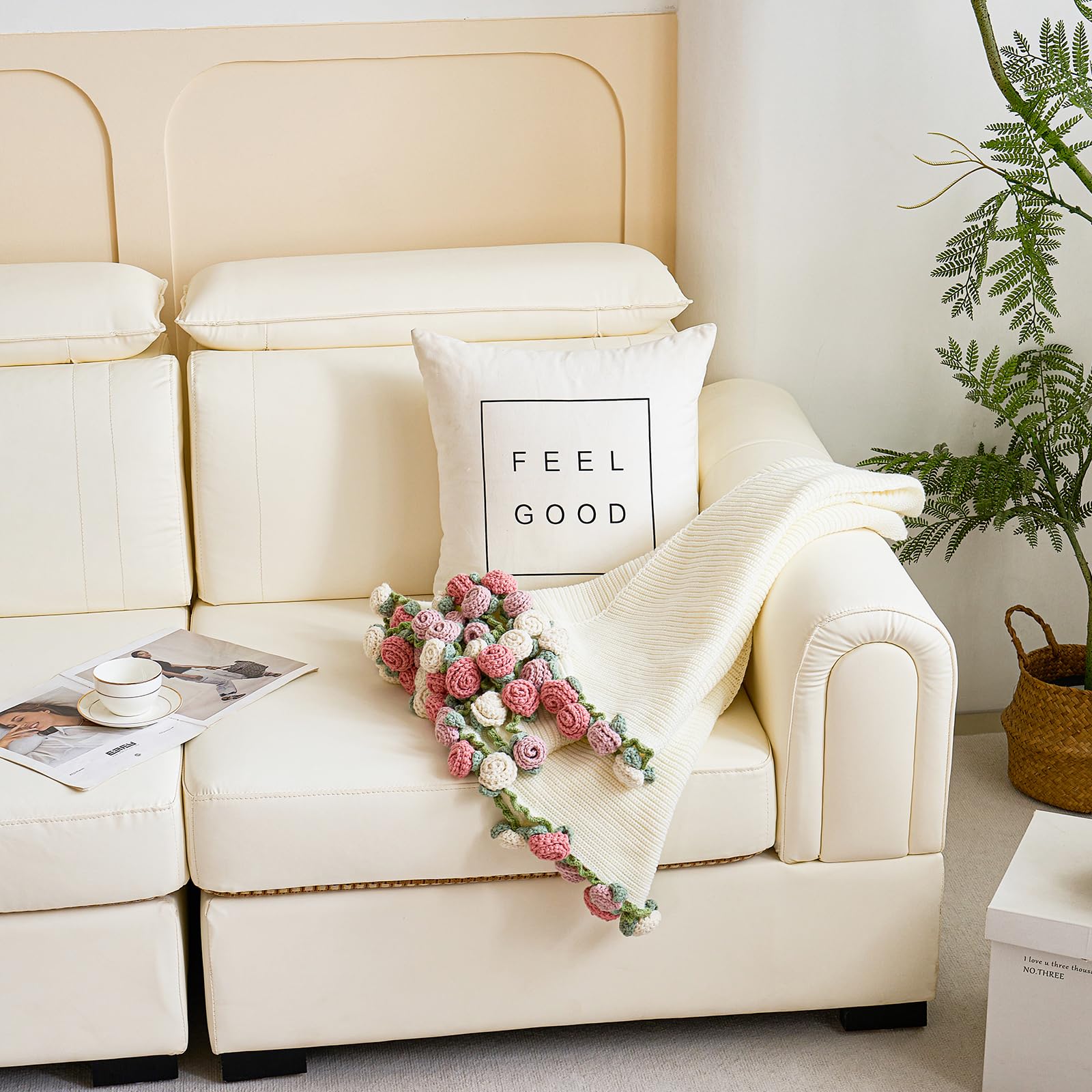 Longhui Bedding rolled into rose bouquet for decorative display and compact gifting benefit