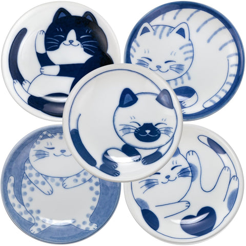 LOVE LOVE JAPAN front view of five cat plates, cheerful table styling