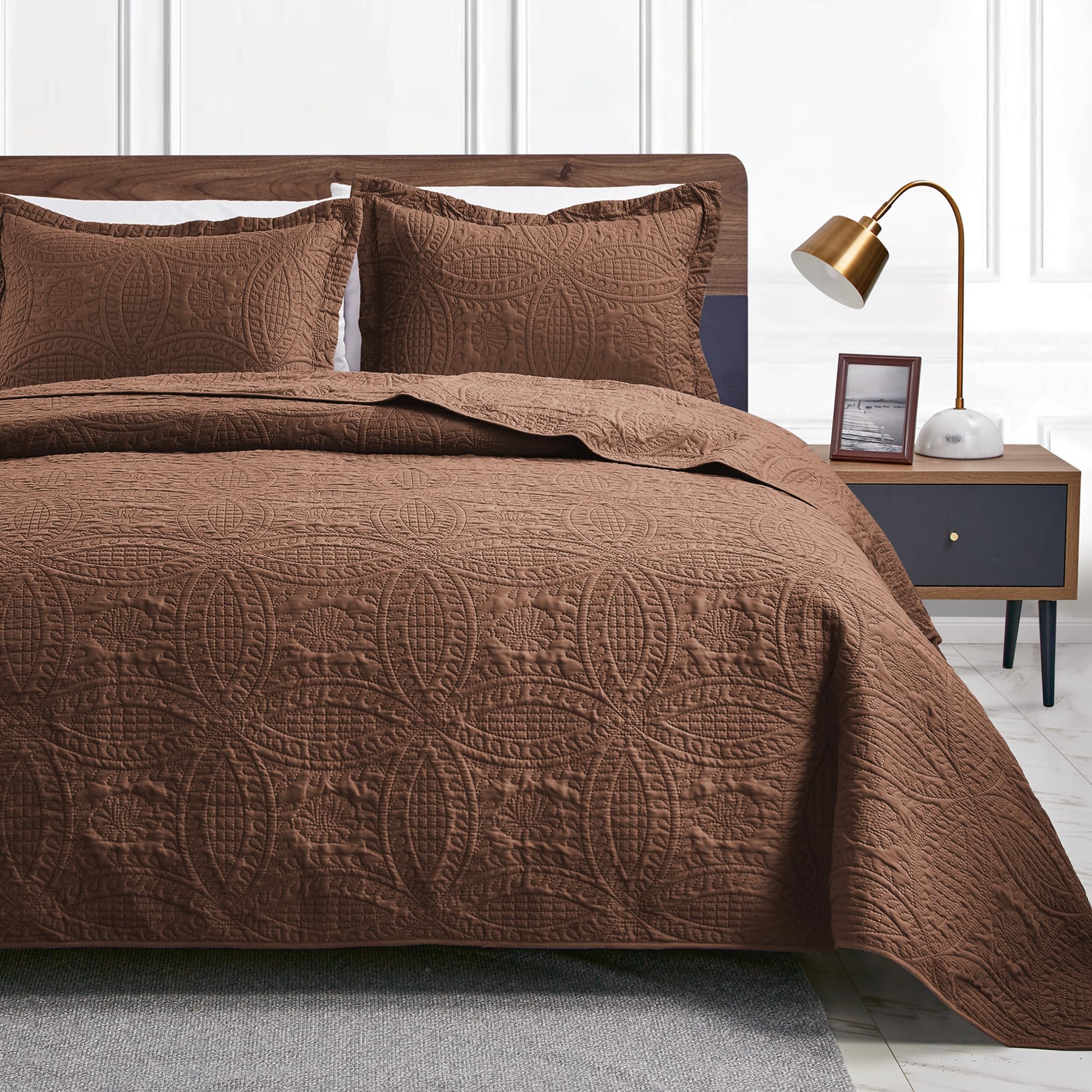 Love's cabin king quilt front view shows full bed coverage and neat finish