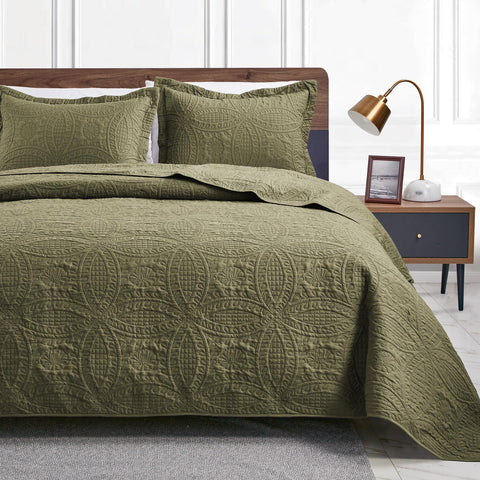 Love's cabin king quilt front view showing full coverage and neat drape