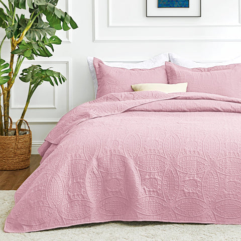 Love's cabin front view of pink queen quilt showing full bed coverage and modern look