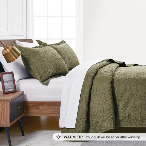 Love's cabin quilt in bedroom lifestyle for a cozy stylish look