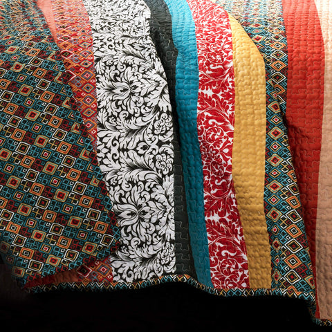Lush Decor quilt laid flat with dimensions illustrating Full/Queen coverage and fit