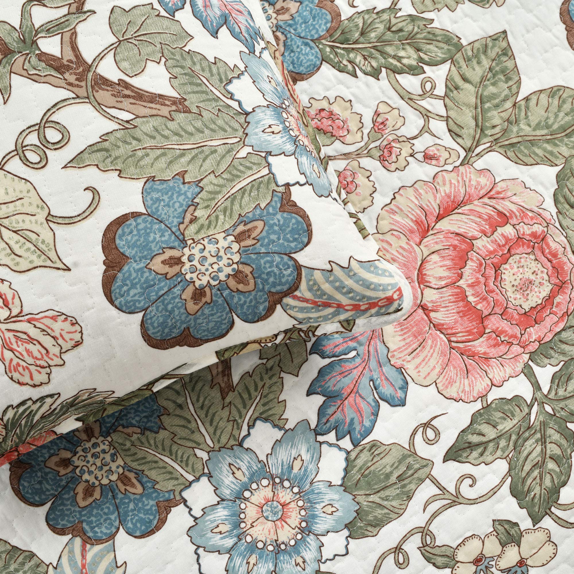 Lush Decor quilt styled on a bed to show cottage decor and inviting look