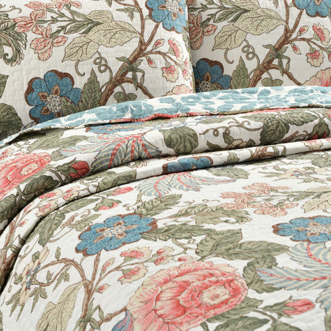 Lush Decor quilt reverse trellis-floral pattern offering subtle styling option