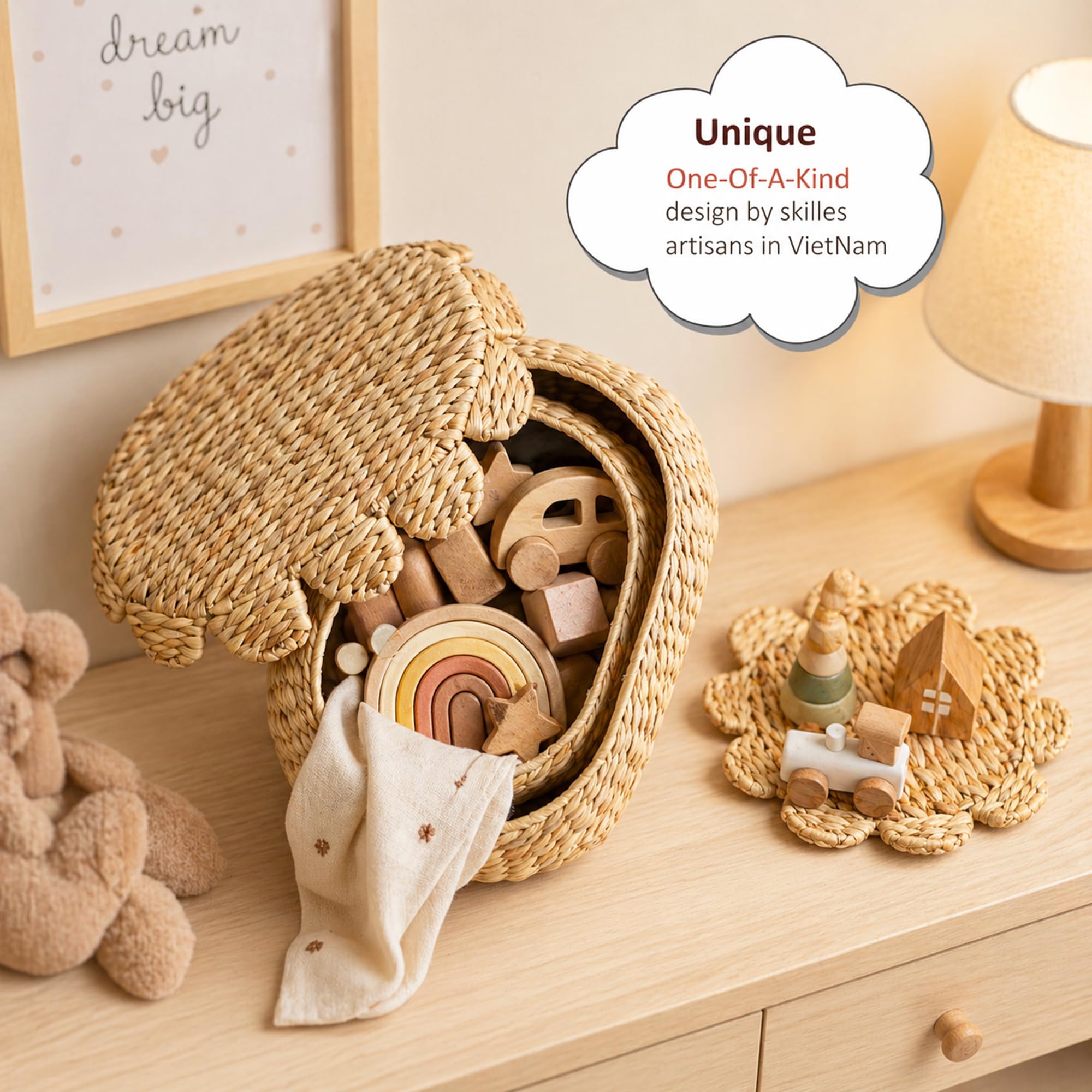 LUSYDECO lid fit and handle detail demonstrating secure dust protection benefit