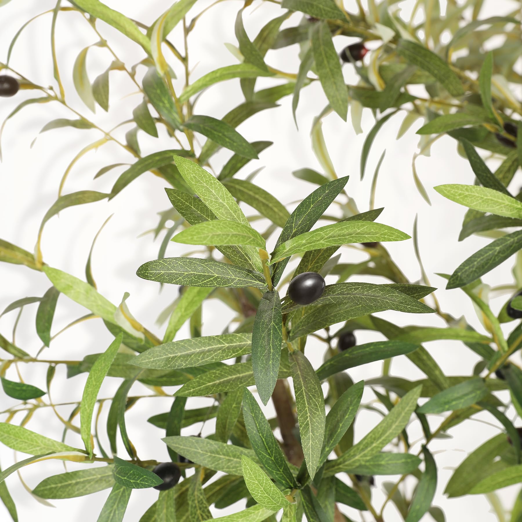 LYERSE close-up of lifelike leaves showing realistic texture and visual depth benefit