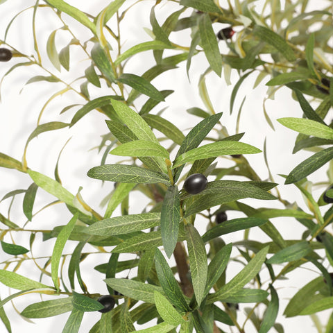 LYERSE close-up of lifelike leaves showing realistic texture and visual depth benefit