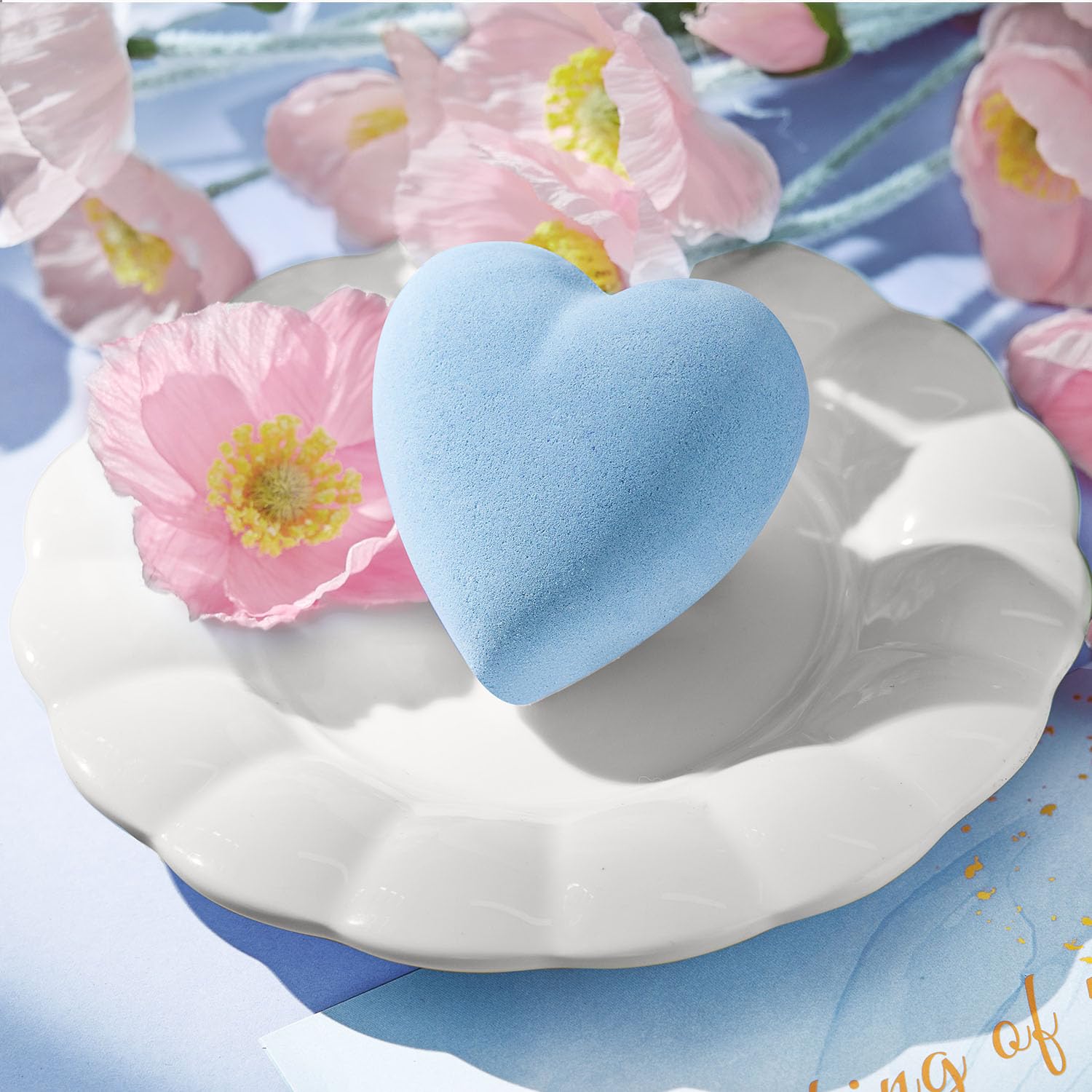 MADDIFY hands holding gift box showing size and easy long-distance shipping convenience