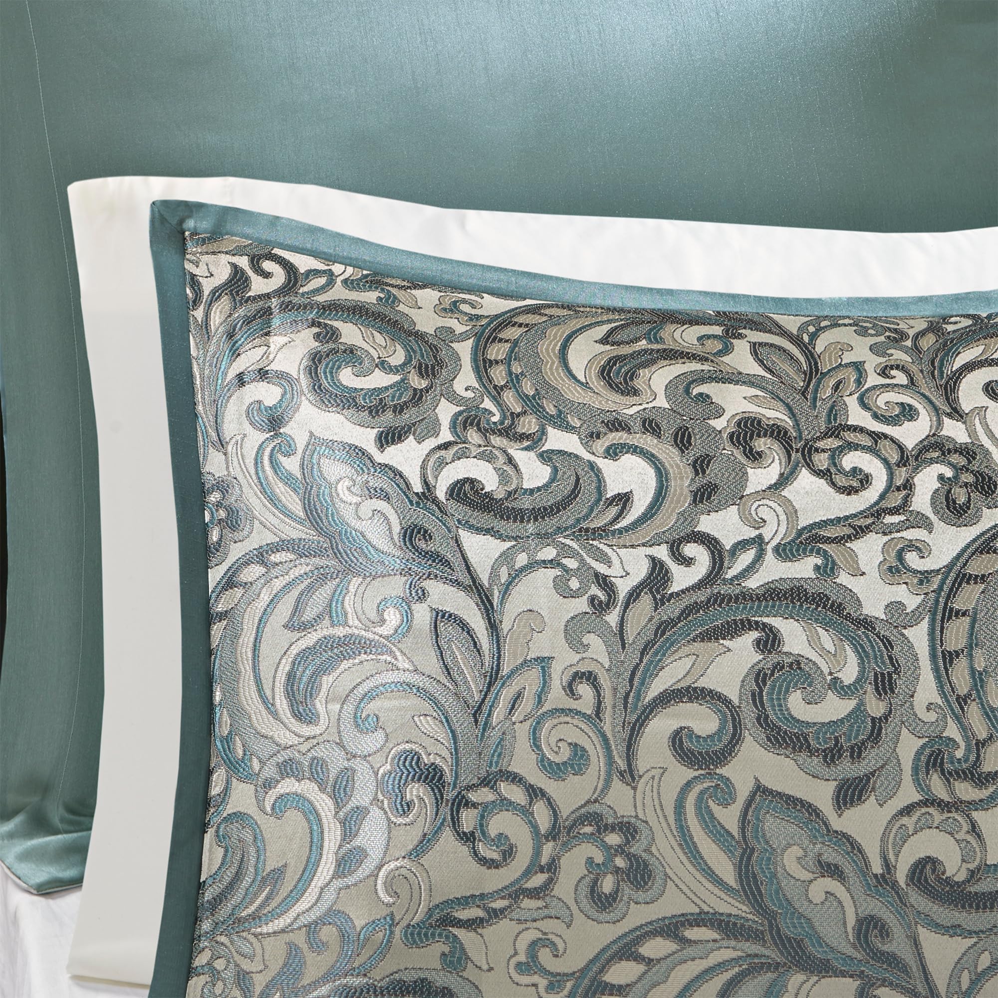 Madison Park comforter border detail showing solid teal edge for contrast