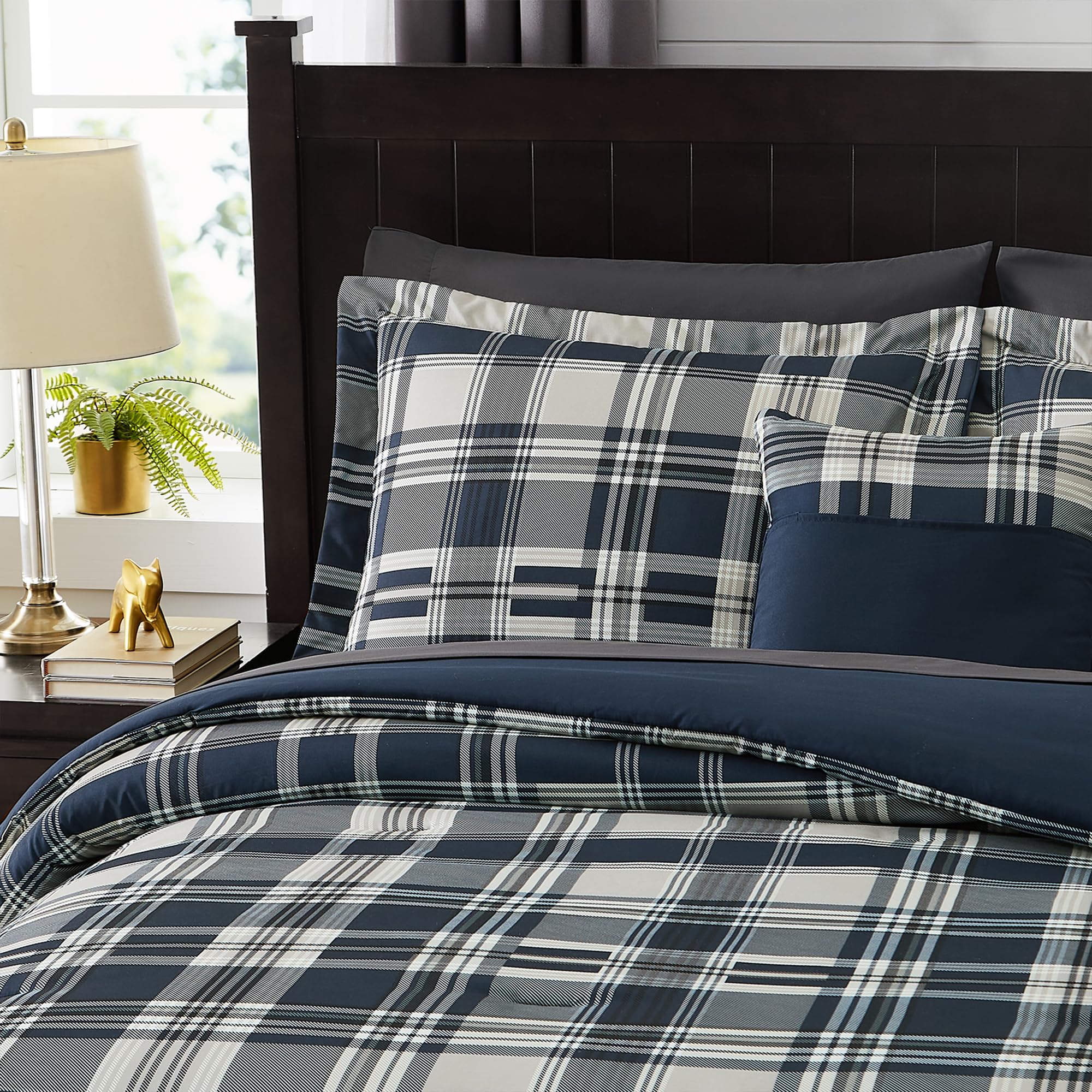 MaiRêve quilting detail on comforter edge ensuring even fill distribution