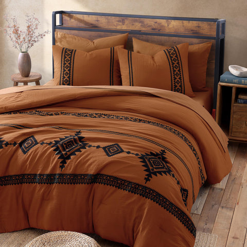MaiRêve comforter filling and stitching close-up showing secure loft and even warmth