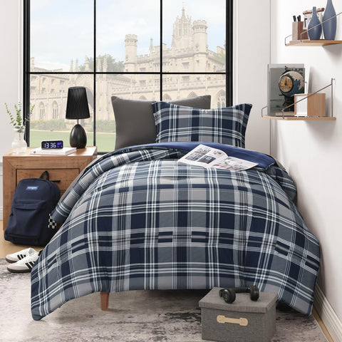 MaiRêve close-up of comforter texture highlighting soft polyester fill and cozy feel